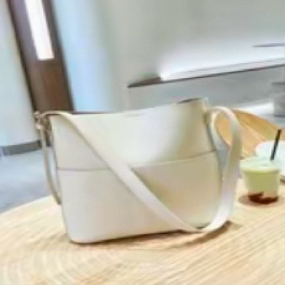Hand bag